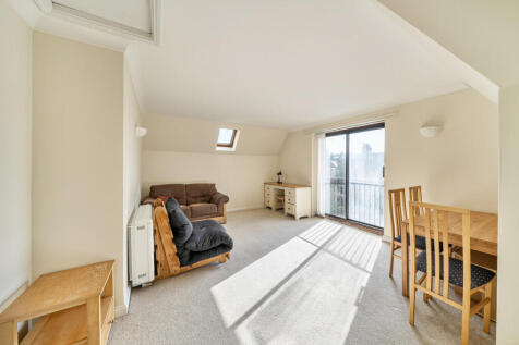 Sitting/Dining Room