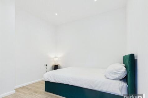 Elm Road, Reading, Berkshire, RG6 photo 3