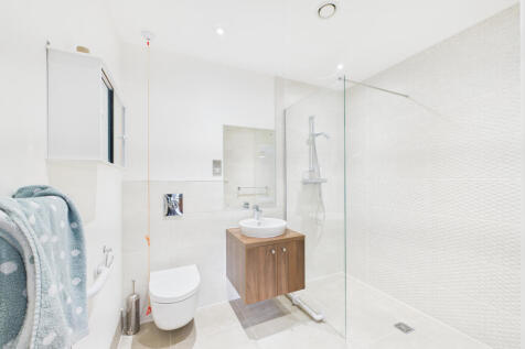 CAM02909G0-PR0473-STILL019