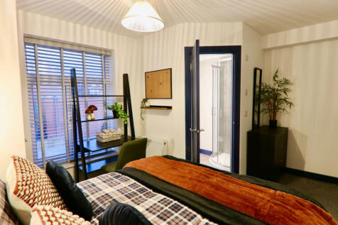 SPECIAL OFFER ¿ £100 OFF YOUR FIRST MONTH'S RE