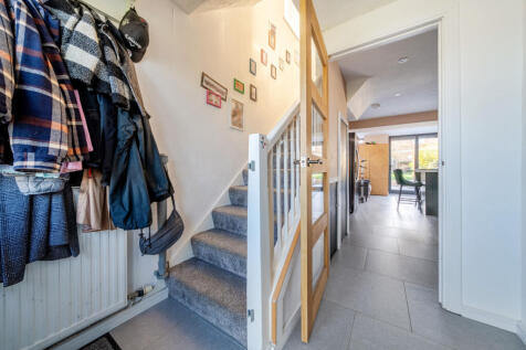 1383102-6-691c476...