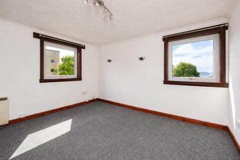 586 Charleston Drive Dundee-4.jpg