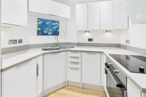 CAM02519G0-PR0372-STILL001