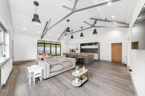 OPEN-PLAN LIVING DINING KITCHEN
