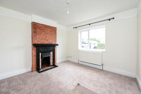 Homecroft, Hicks Lane, Blackwater, Camberley, Hampshire photo 3