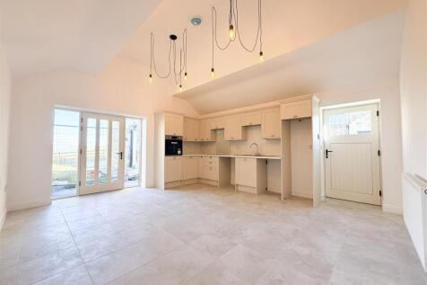 OPEN PLAN KITCHEN/DINER LOUNGE