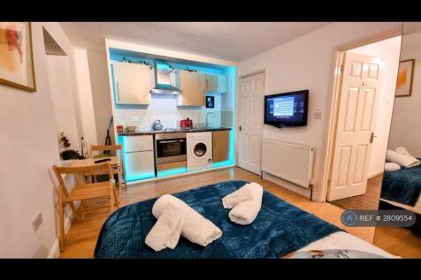 Hampton, London, TW12 photo 4