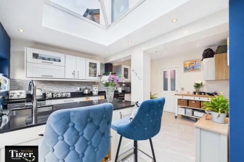 CAM02176G0-PR0553...