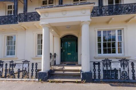 9-bed house on 12-13 Clarendon Square, Leamington Spa, £4,815/mo