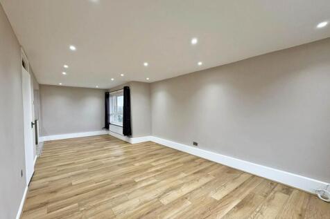 Longfellow Crescent, Moorside photo 4