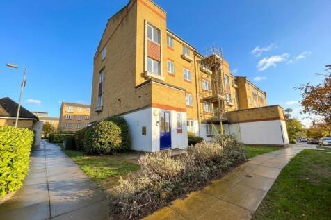 2-bed flat on Dadswood, Harlow, Essex, CM20, £1,450/mo