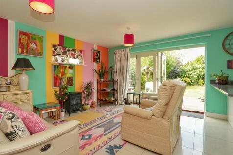 Open Plan Dining Kitchen / Living Area