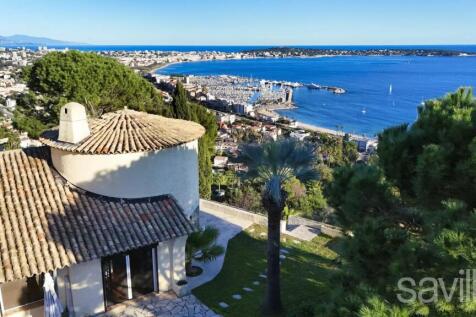 Villa with sea views for sale near Cannes