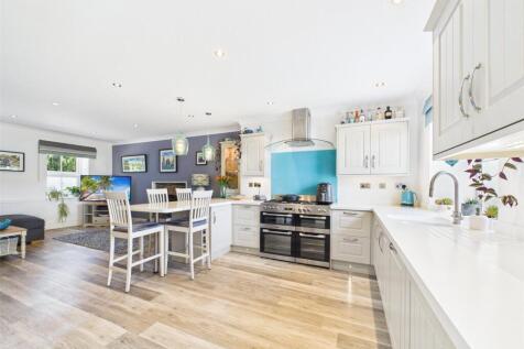 Kitchen / Living Roo