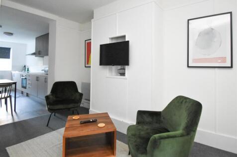 Flat 2, 226 Penn Road - Living Area (2).jpg
