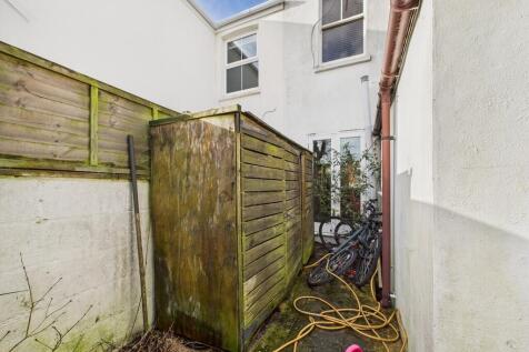 CAM04693G0-PR0082...