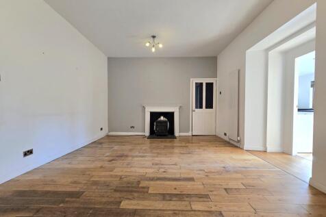 Living Room (3) East School Rd (1)