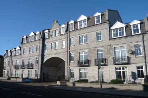 136e Balmoral Square, Great Western Road - Exterio