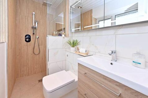 Master Bedroom En-Suite