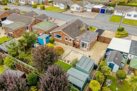 8 Glen Gardens (Surfleet)-2.jpg