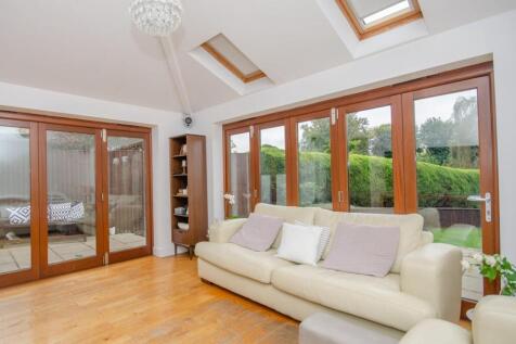 Family room pic 2.jpg