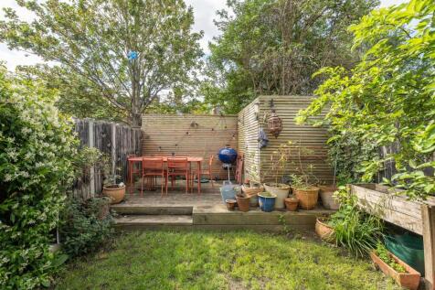 Lloyd Road, E17