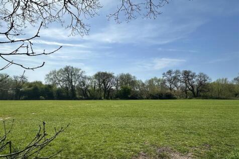 Recreation Ground to Front