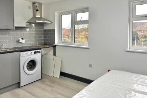 Bright, modern studio room with a compact fitte...