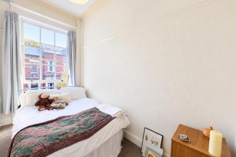 Clarendon Road, Leeds, West Yorkshire, UK, LS2 photo 5