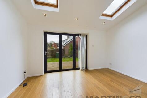 Bell View, St Albans photo 3