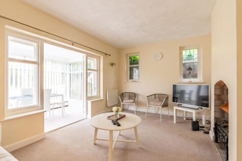 Mount Drive, Park Street, St. Albans, Hertfordshire, AL2 photo 4