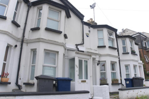 2 bed terraced house to rent Friern Barnet Lane, 