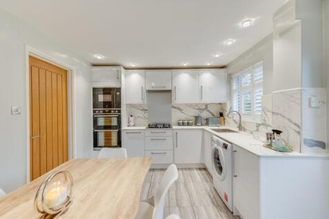 KITCHEN, DINER AND LIVING ROOM