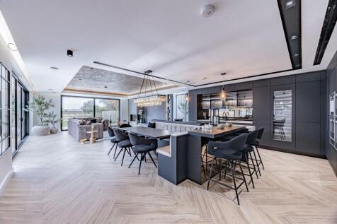 Kitchen / Living Area