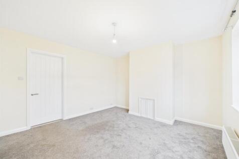 NN16, Orchard Crescent, Kettering photo 3