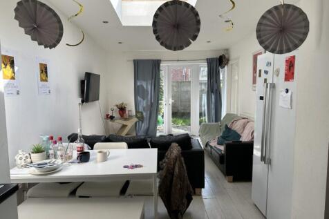 6-bed house on Brook Road - Fallowfield - £180 PPPW, £4,680/mo