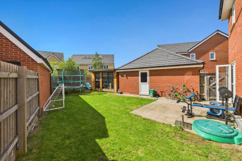 CAM02909G0-PR0479-STILL022