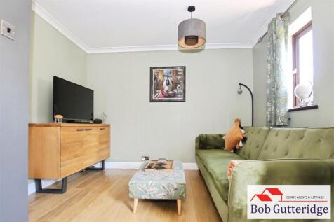 FAMILY ROOM / DINING ROOM