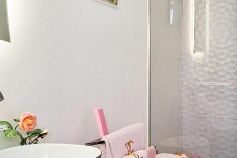 Sophisticated 4 bedroom villa for sale in Loule