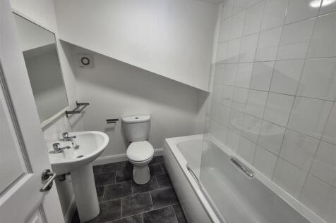 92 Wellington Road, Ashton-Under-Lyne photo 4