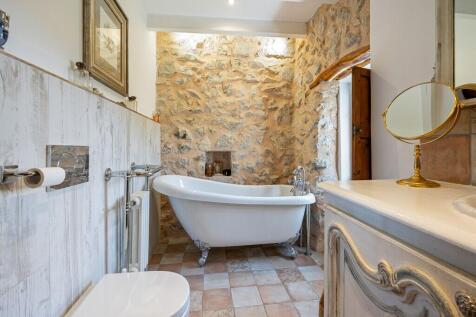 Bathroom.jpg