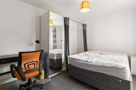 Available SEPT 2027 -  4 Ensuite Rooms - Boughton Avenue photo 4