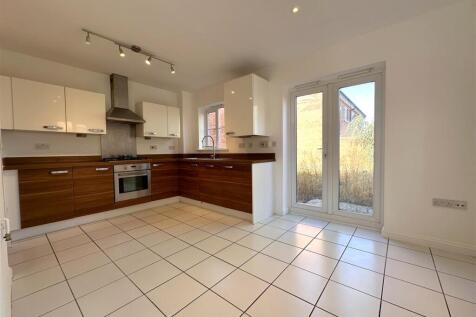 Generous Dining Kitchen 812