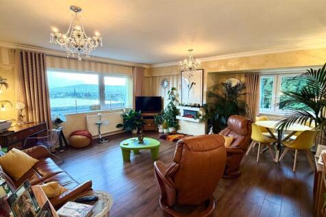 DOUBLE ASPECT LOUNGE/ DINING ROOM