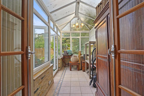 Perfectly positioned 3 bedroom Edwardian terraced