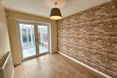 Denny Close, Upton photo 3