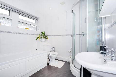 Bathroom before tenant moved in