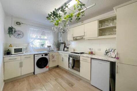Kitchen (2).JPEG
