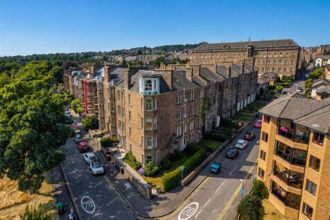 3-3 83 Magdalen Yard Road Dundee (1).jpg