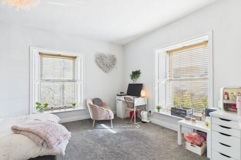 CAM04201G0-PR0061-STILL027